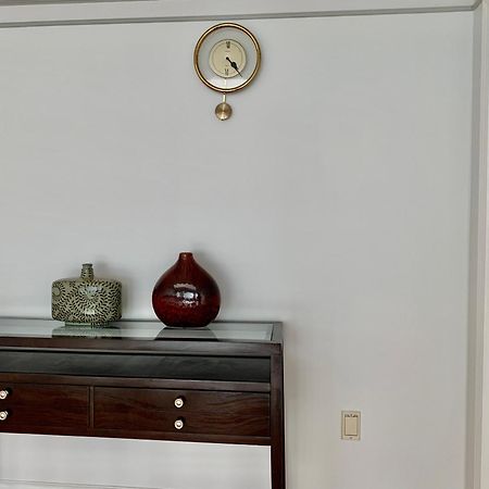 One Bedroom Queen Bed Sharing Washroom In Tiger Sweet House License## Richmond Buitenkant foto