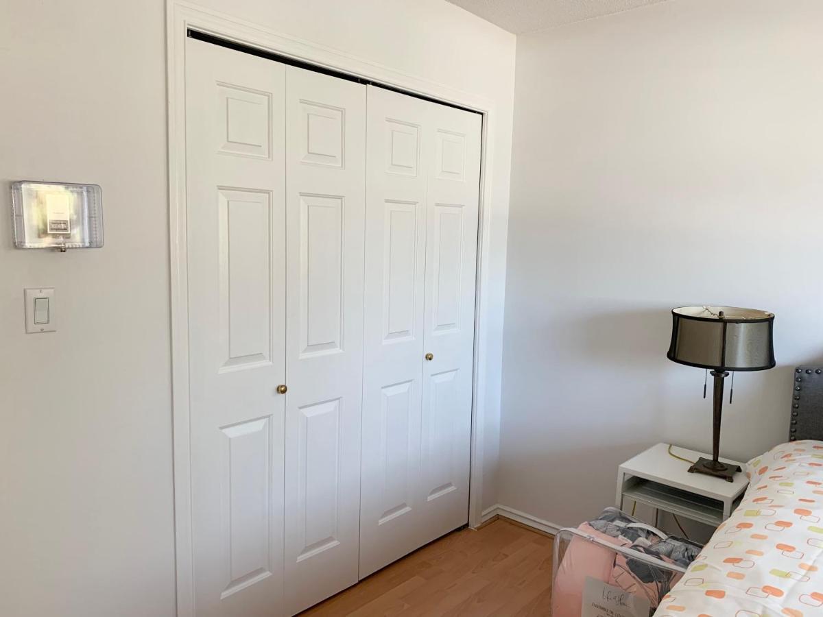 One Bedroom Queen Bed Sharing Washroom In Tiger Sweet House License## Richmond Buitenkant foto