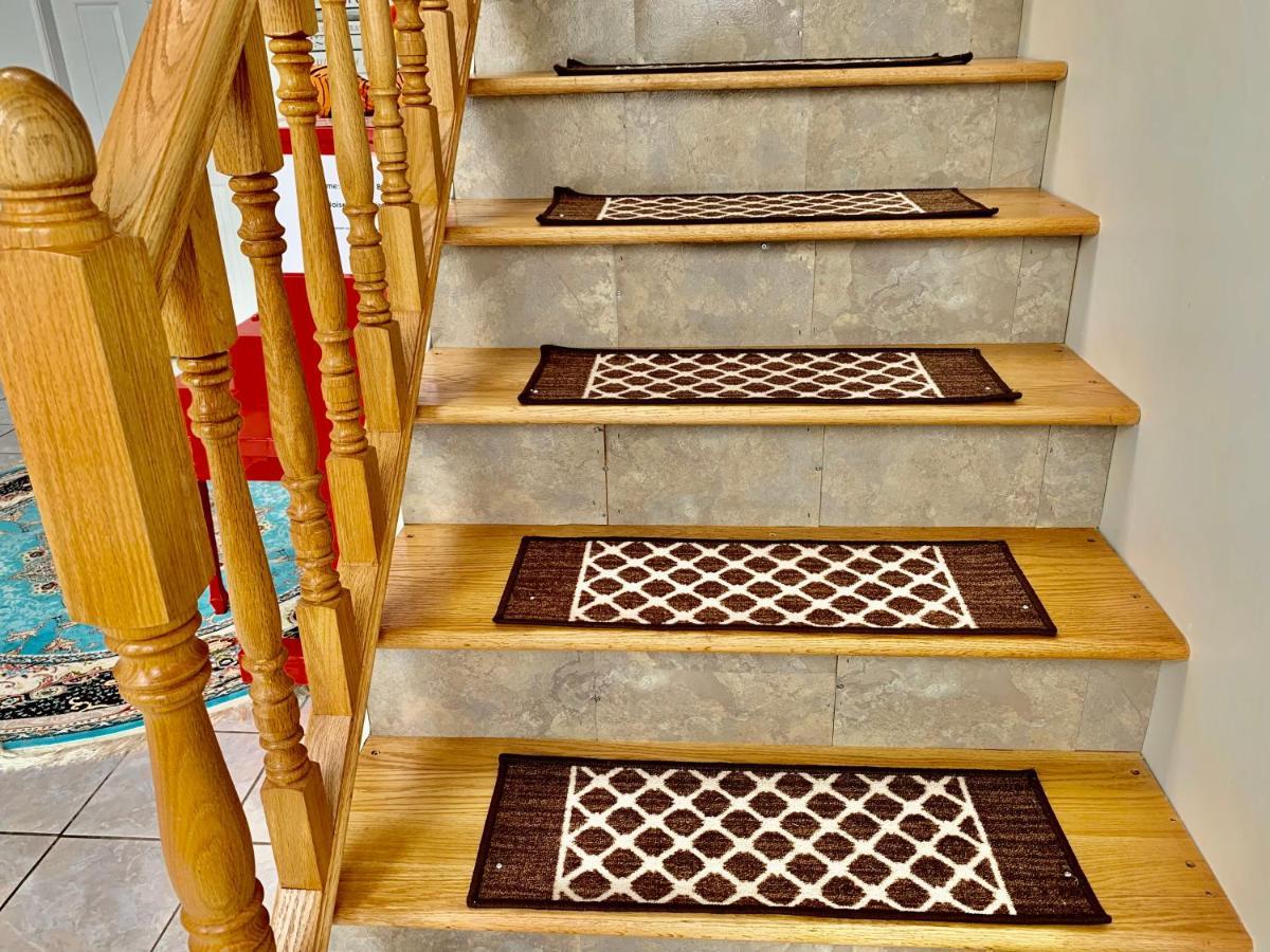 One Bedroom Queen Bed Sharing Washroom In Tiger Sweet House License## Richmond Buitenkant foto